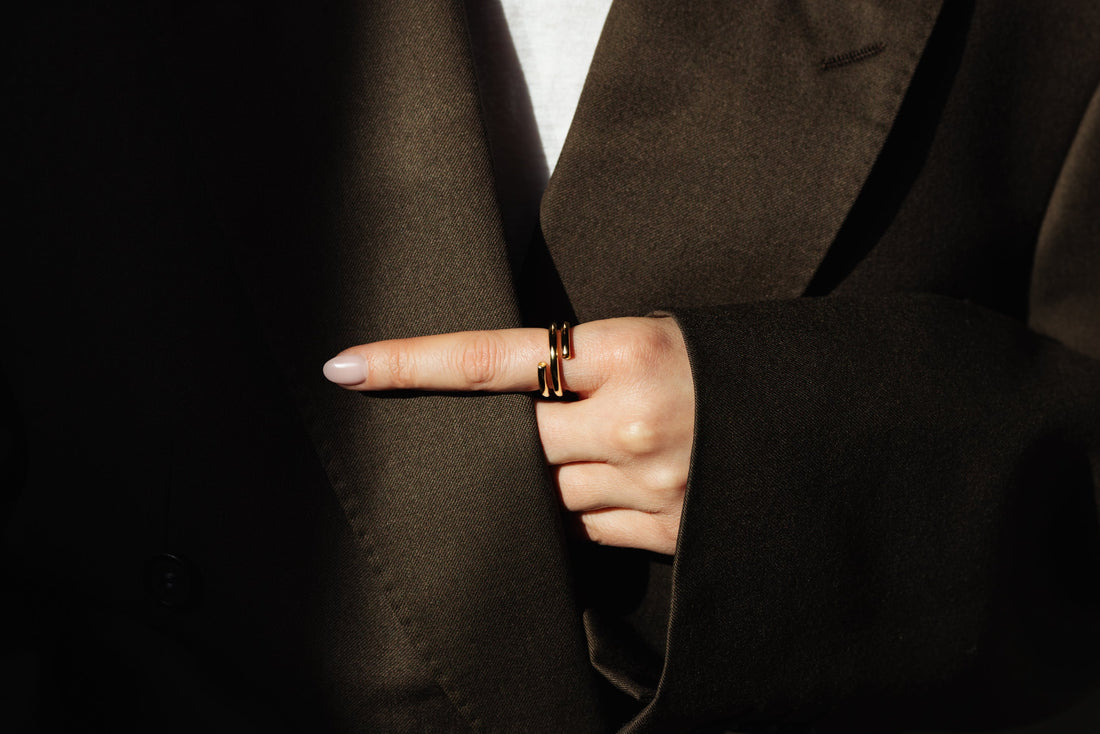Gold Ring an Hand