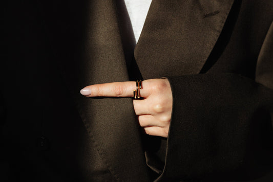 Gold Ring an Hand
